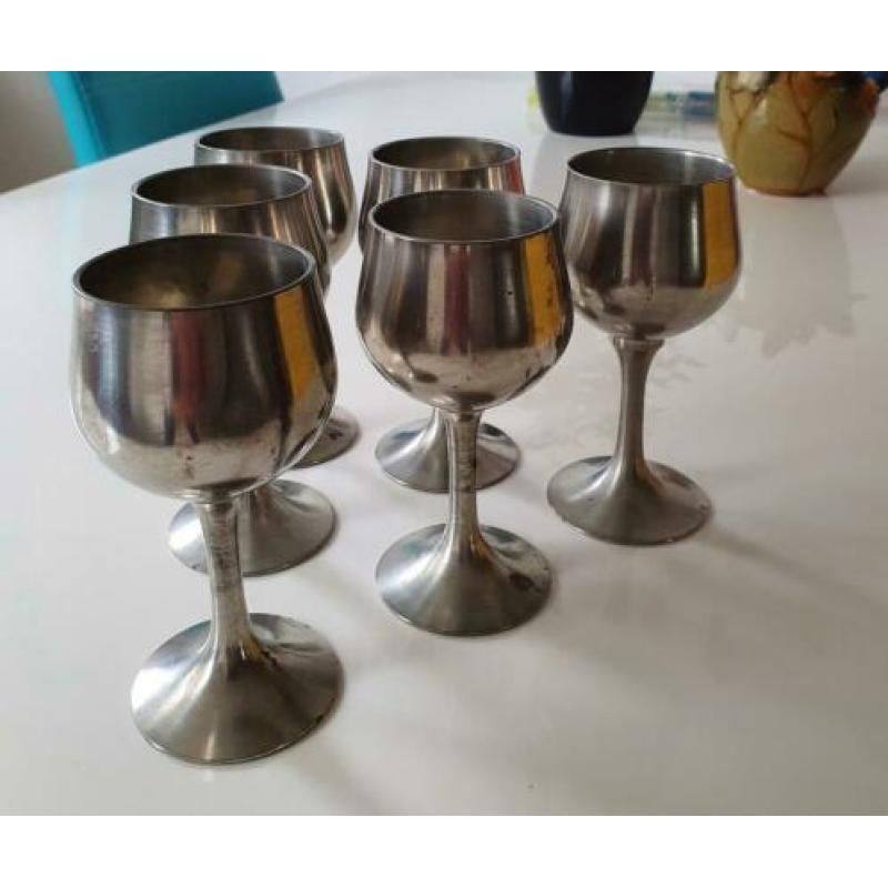 Te koop: 6 Tinnen glazen.