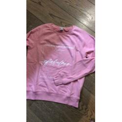 Roze trui met witte tekst, mt S