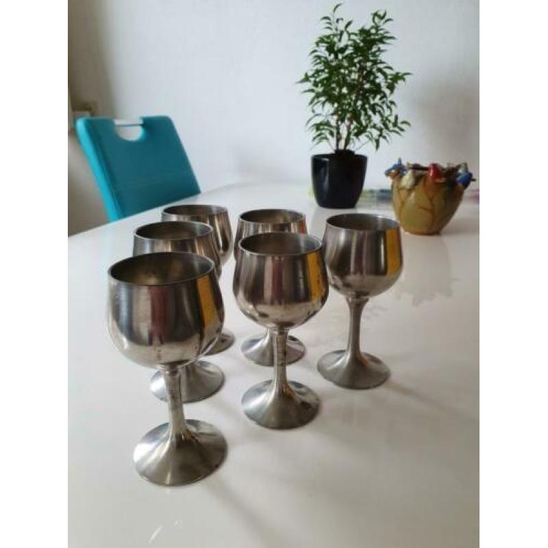 Te koop: 6 Tinnen glazen.
