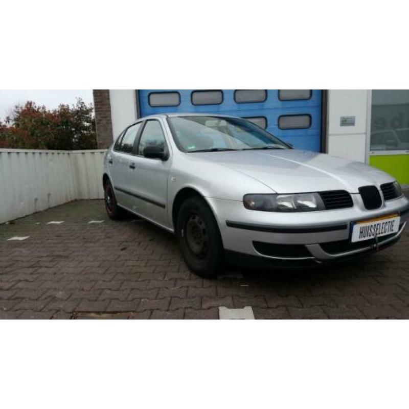 Seat Leon 1.4-16V Signo Airco APK NAP 5 drs youngtimer