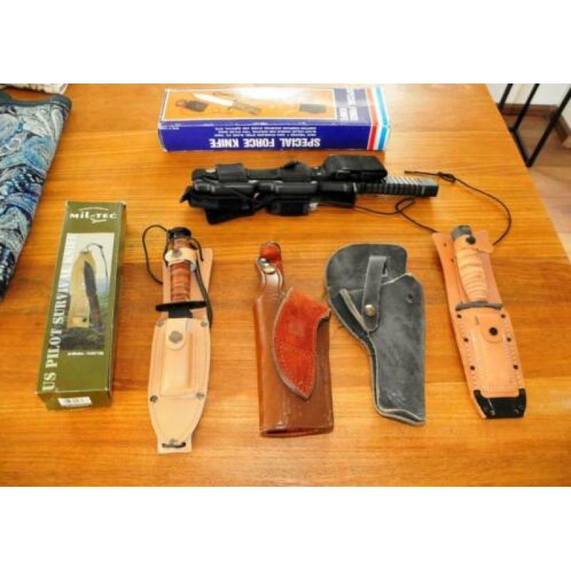 set met 3 x survival messen + 2 x leren holsters