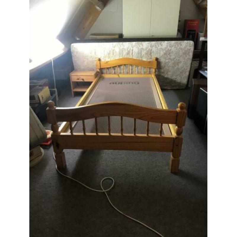 Een persoons bed te koop