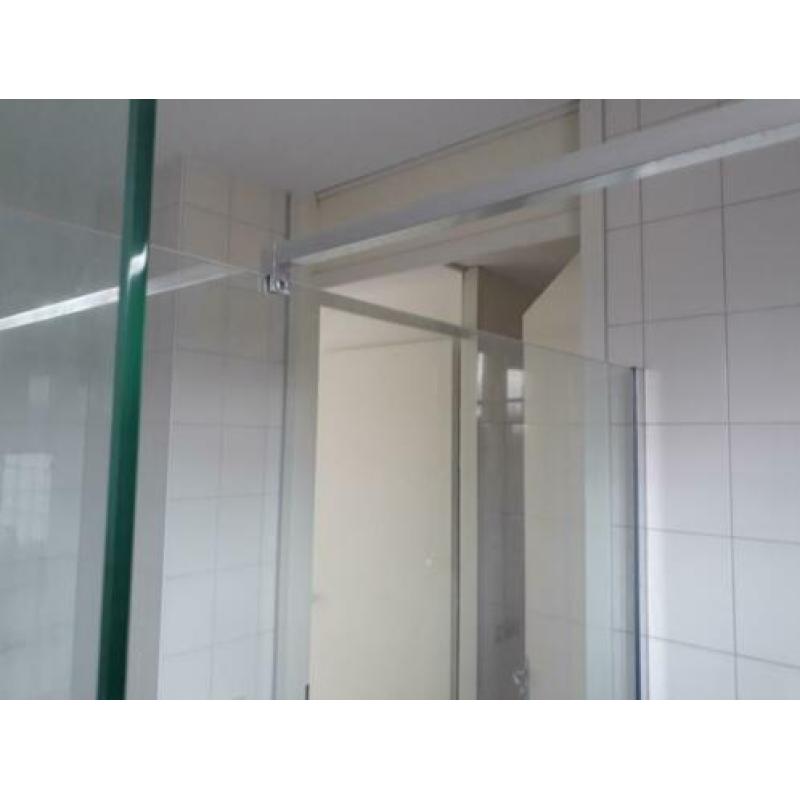 Glazen douche wand
