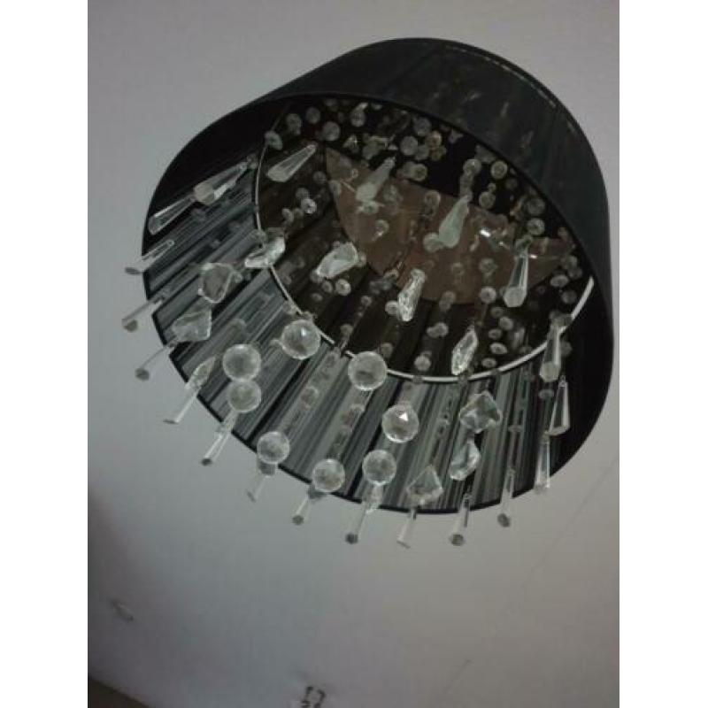 Lamp met glaskristallen