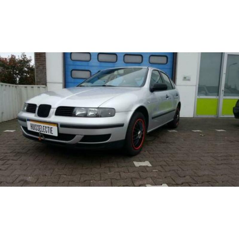 Seat Leon 1.4-16V Signo Airco APK NAP 5 drs youngtimer