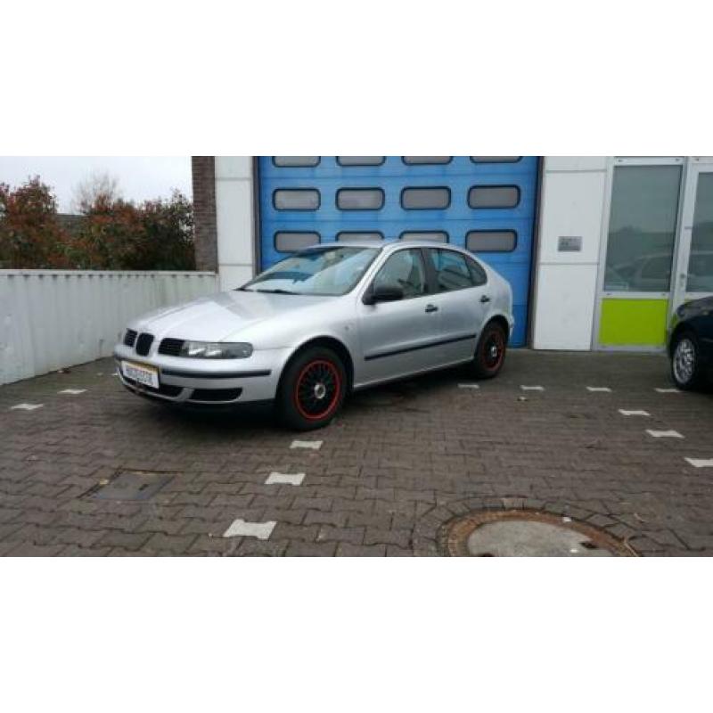 Seat Leon 1.4-16V Signo Airco APK NAP 5 drs youngtimer