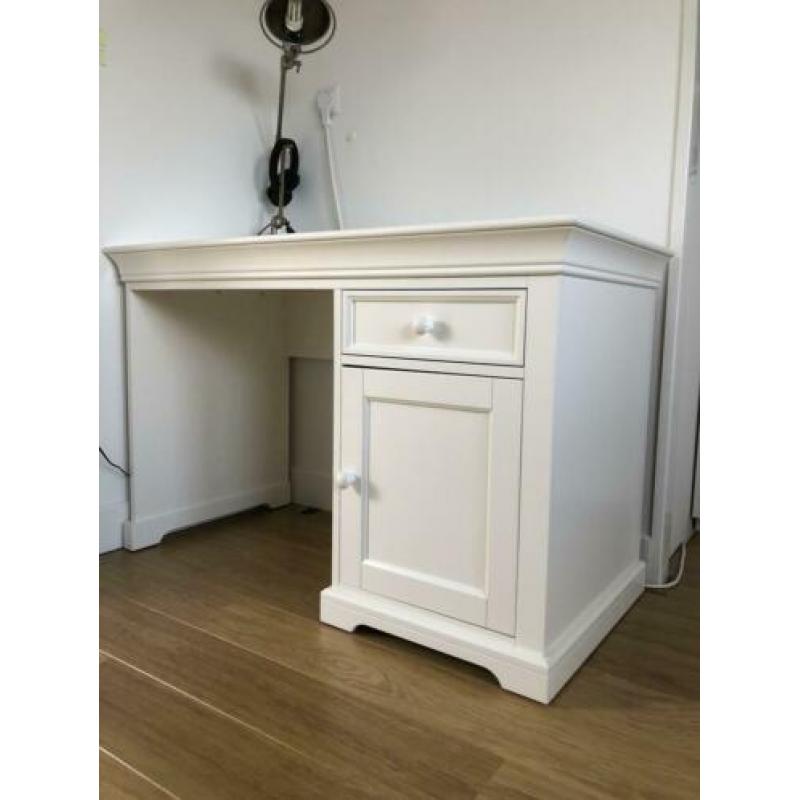 Kinderkamer te koop bed, nachtkastje en bureau