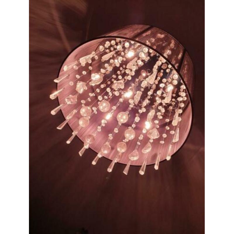 Lamp met glaskristallen