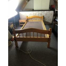 Een persoons bed te koop