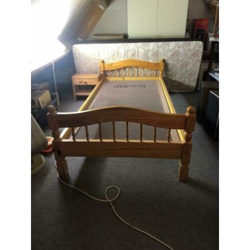 Een persoons bed te koop