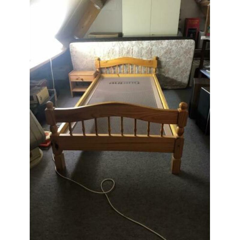 Een persoons bed te koop