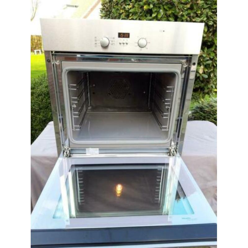 Prachtige grote Miele hetelucht oven rvs.