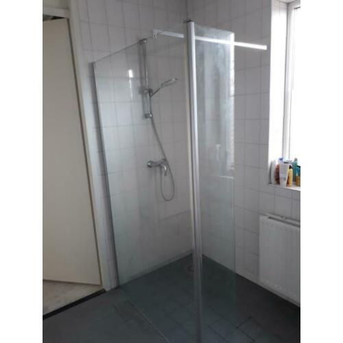 Glazen douche wand