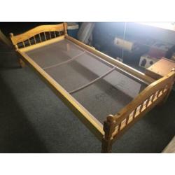 Een persoons bed te koop