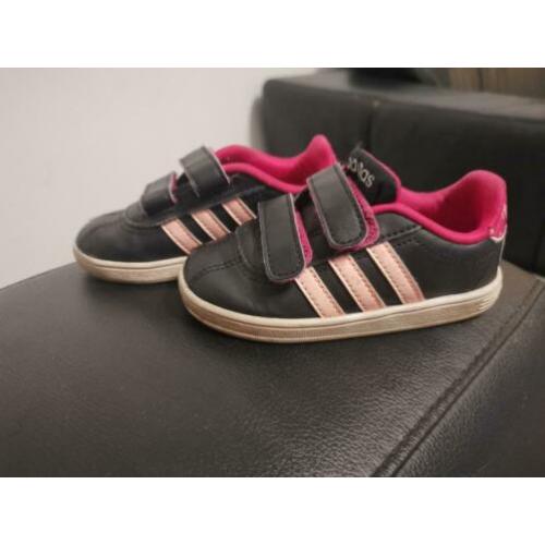 Adidas meisje schoenen maat 22