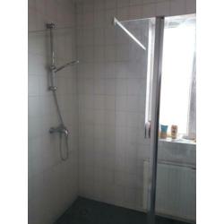 Glazen douche wand