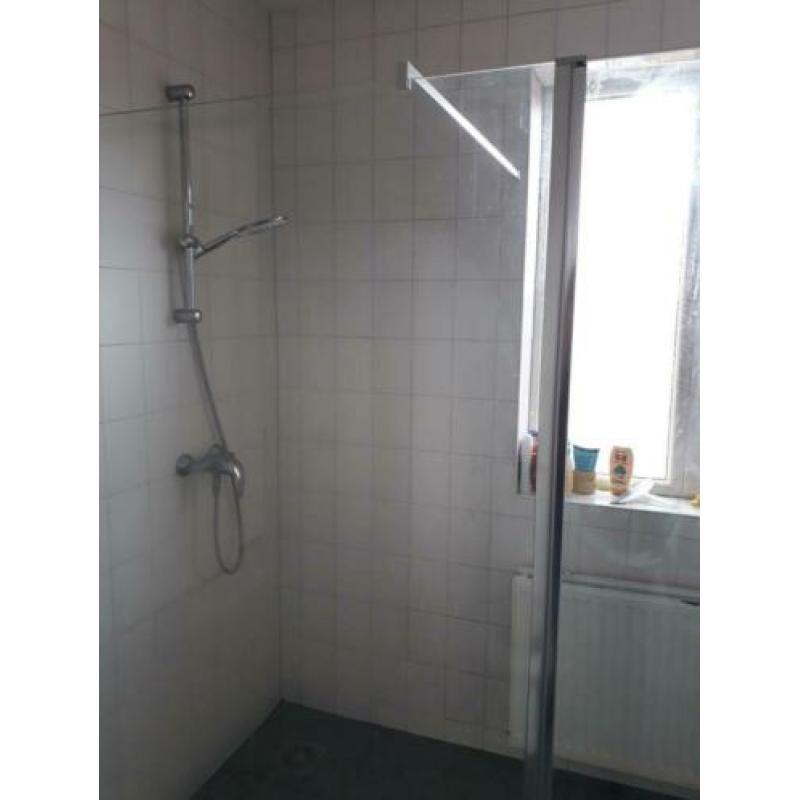 Glazen douche wand