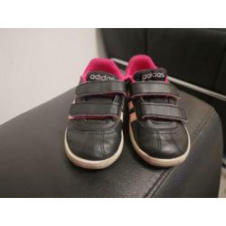 Adidas meisje schoenen maat 22