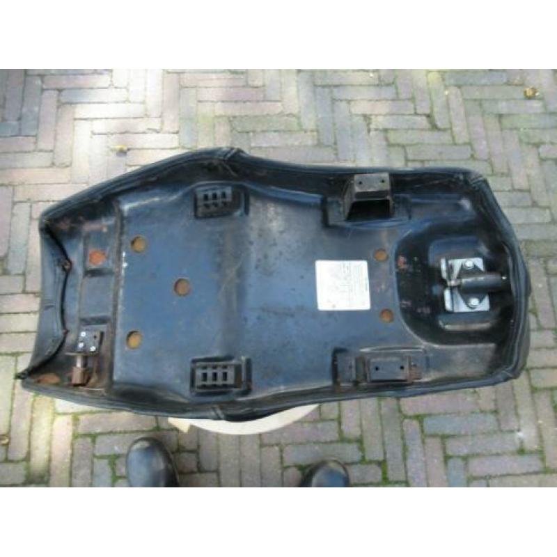 Suzuki GS 650 GL Bouwjaar 1988 Zitting Zadel 2 persoons