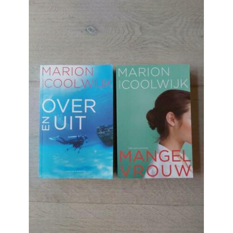 28 boeken thrillers en chicklits