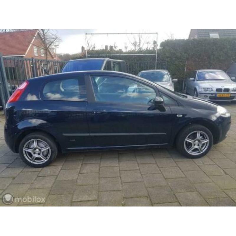 Fiat Punto 1.2 Classic Lusso/apk en beurtje bij aflevering
