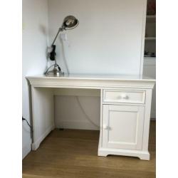 Kinderkamer te koop bed, nachtkastje en bureau