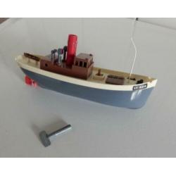 Vissersbootje met sleutel met doosje