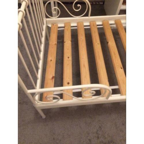 mooi wit verstelbaar 1.35-2.00 m bed Ikea incl. bodem/matras