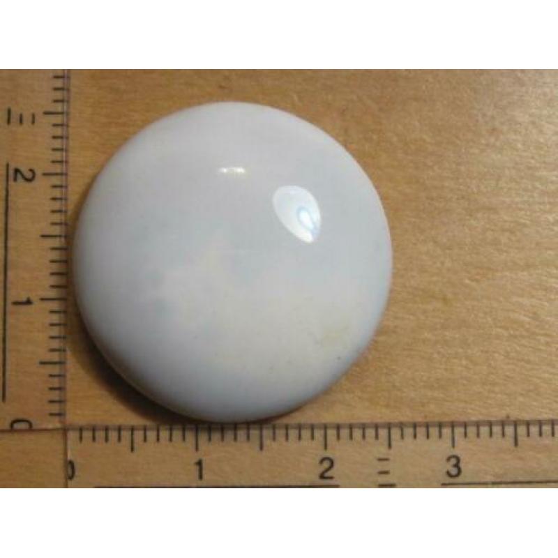 opruiming: 2x aparte edelsteen WITTE JADE (3) cabuchon