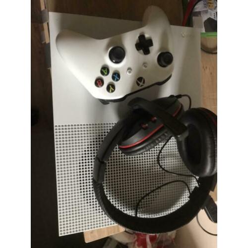Xbox one met 2 controllers en headset
