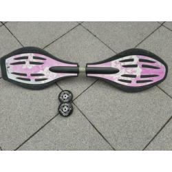 Waveboard van Streetsurfing met 2 paar Abec5 wieltjes