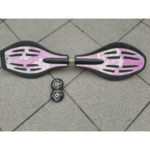 Waveboard van Streetsurfing met 2 paar Abec5 wieltjes