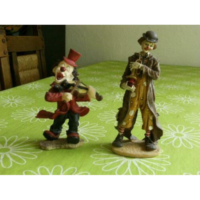 Leuke clown met viool ( ca 15 cm groot)