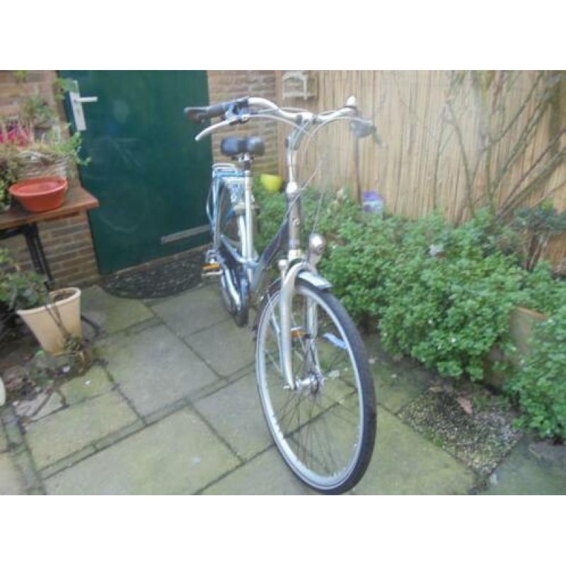 Een nog nette Batavus Compass 28 inch 24 versnellingen