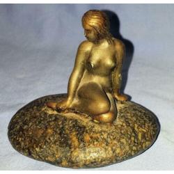 Bronzen beeldje, lijkt op zeemeermin
