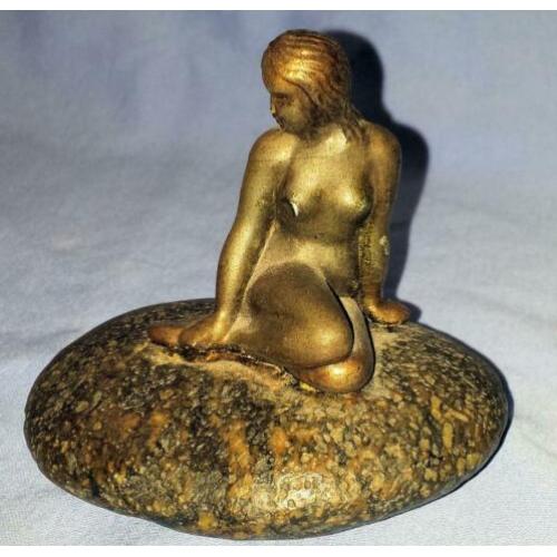 Bronzen beeldje, lijkt op zeemeermin