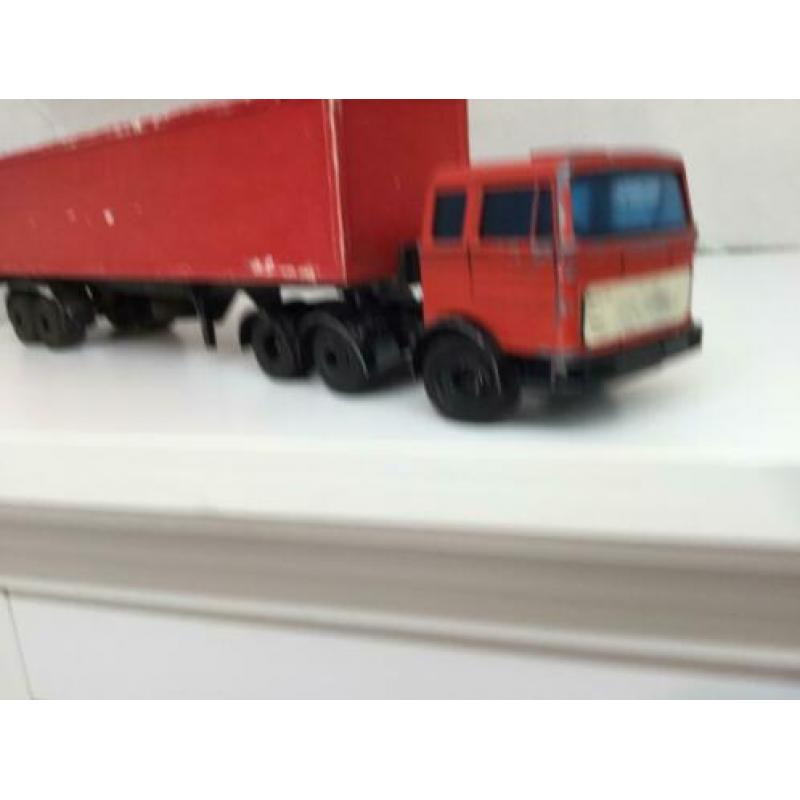 Gescha Mercedes LP 608 twingestuurd met oplegger