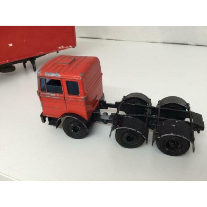 Gescha Mercedes LP 608 twingestuurd met oplegger