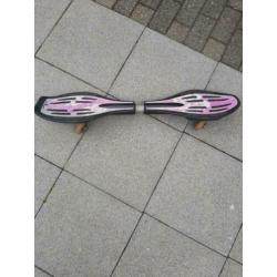 Waveboard van Streetsurfing met 2 paar Abec5 wieltjes