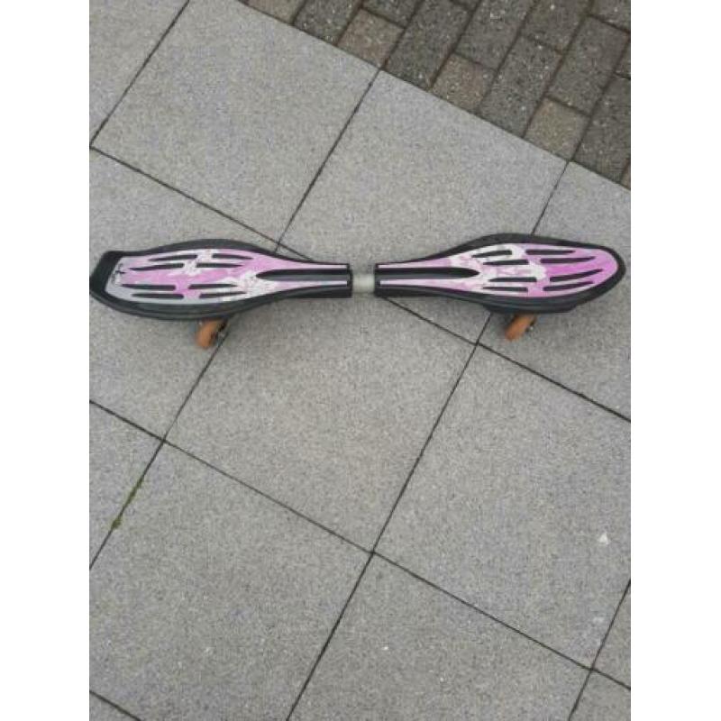 Waveboard van Streetsurfing met 2 paar Abec5 wieltjes