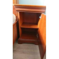 2 persoonsbed (ledikant) 180x210 kersenhout & 2 nachtkastjes