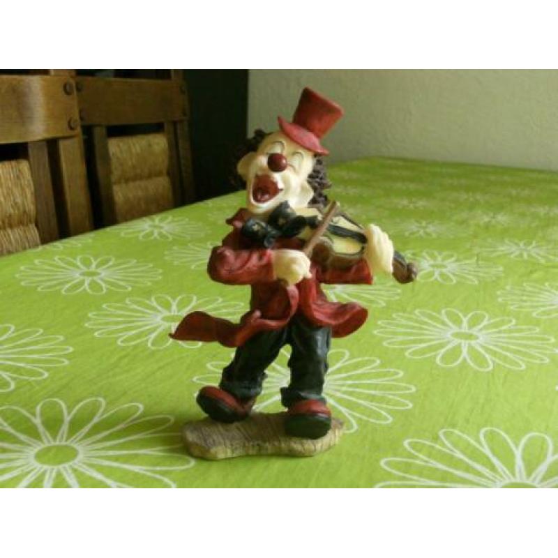 Leuke clown met viool ( ca 15 cm groot)