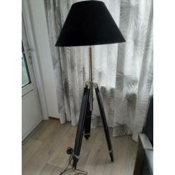vloerlamp driepoot met kap