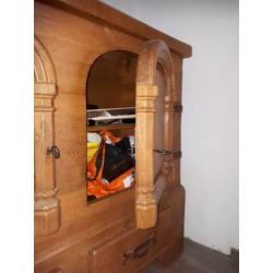 Stoere robuuste boeren brocante kast.