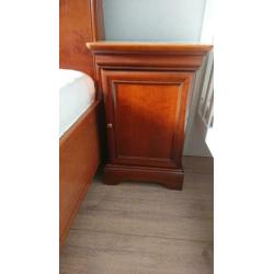 2 persoonsbed (ledikant) 180x210 kersenhout & 2 nachtkastjes