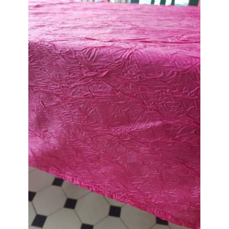 Tafelkleed cerise, 235 x 115 cm