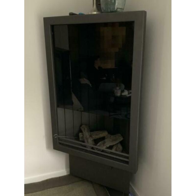 Zeer exclusieve open haard met zware ethanol brander.