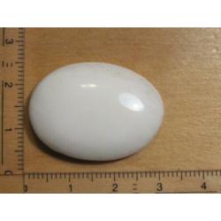 opruiming: 2x aparte edelsteen WITTE JADE (3) cabuchon