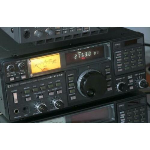 Icom R71E met de IK2RND board update.