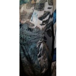Top met lange mouw blauw/bruine print maat 36 z.g.a.n.